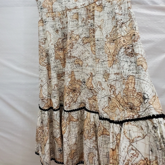 Geographical Dress - Picture 2 of 4